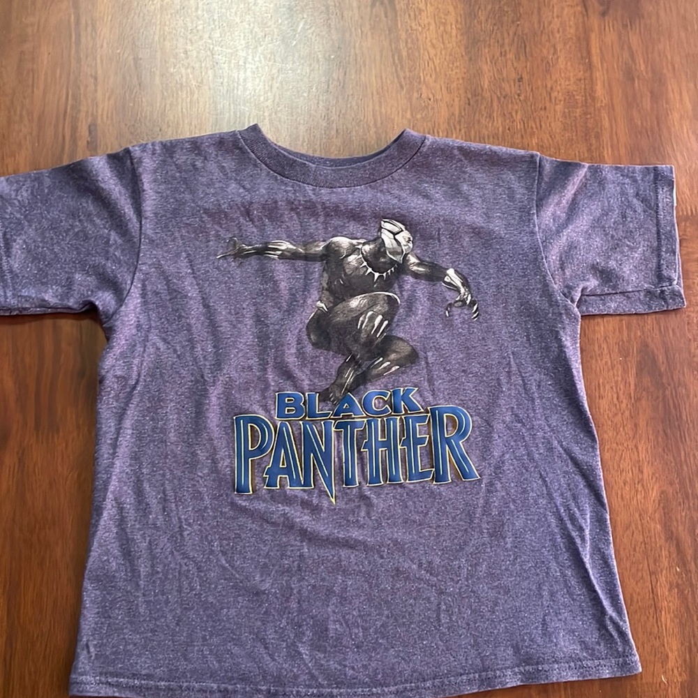 Black Panther, Marvel navy blue T-shirt size small (6/7)